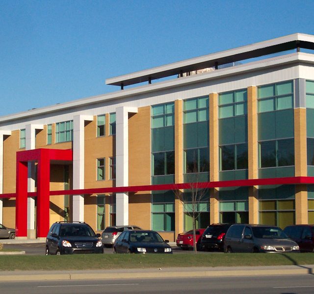 Photo de la façade du Centre d'Affaires de l'Avenir à Laval